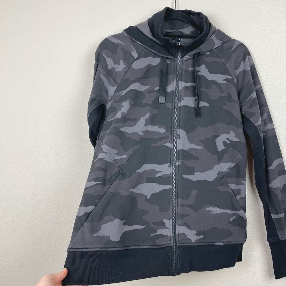 Athleta Women's Large Black Camo Triumph Printed Hoodie Jacket Full Zip Jacket - Picture 5 of 16